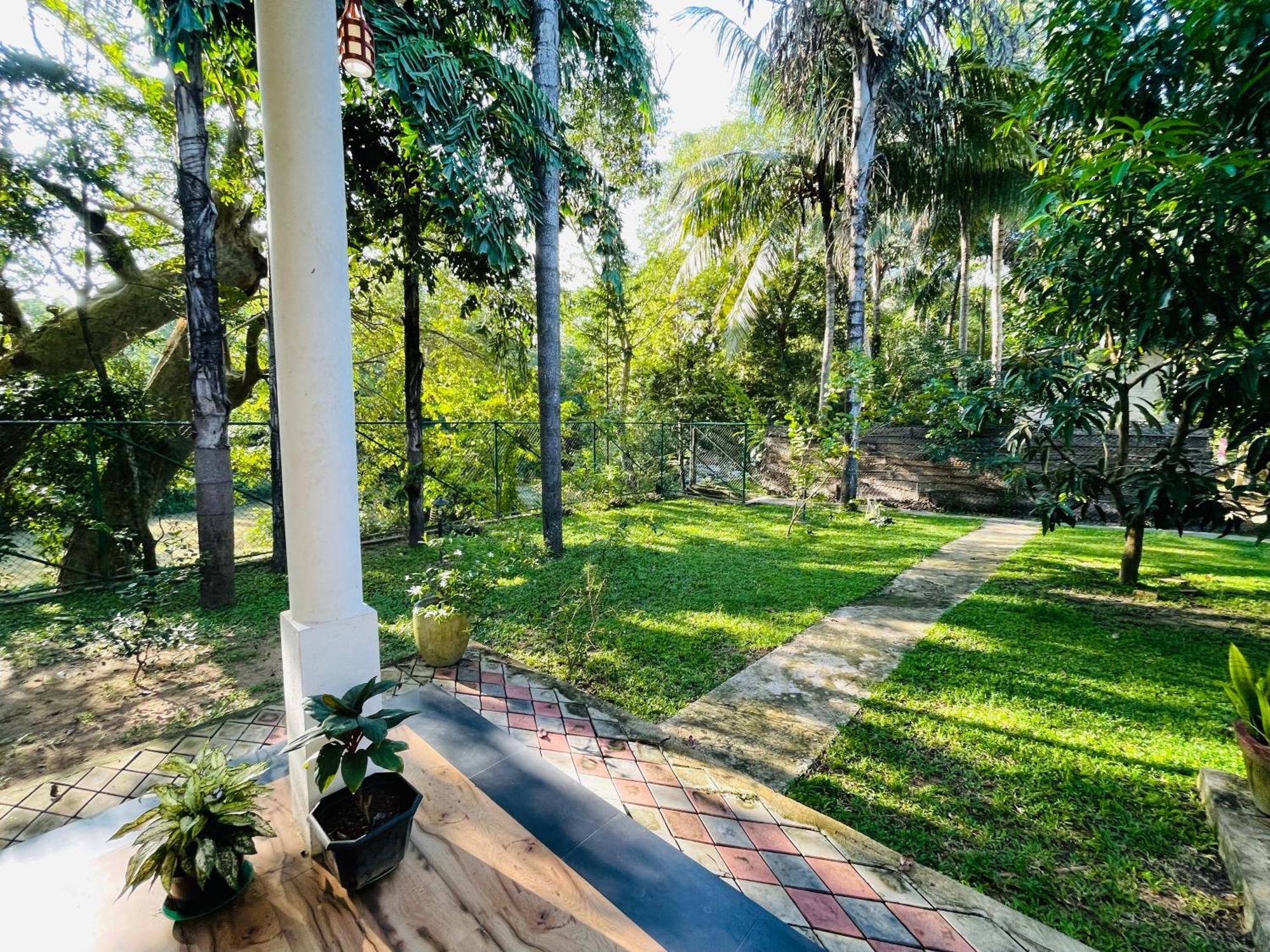 Yala Safari River View Hotel Тіссамахарама Екстер'єр фото