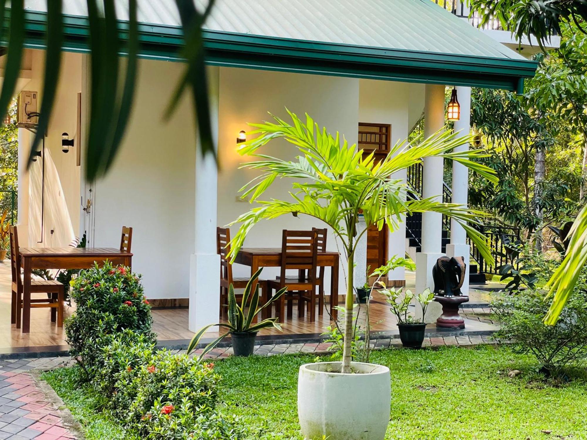 Yala Safari River View Hotel Тіссамахарама Екстер'єр фото