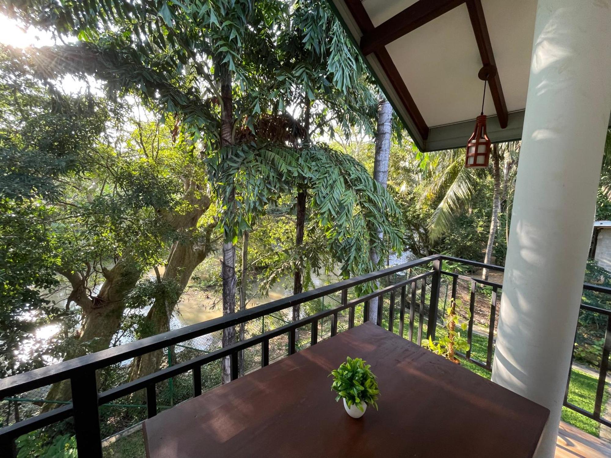 Yala Safari River View Hotel Тіссамахарама Екстер'єр фото