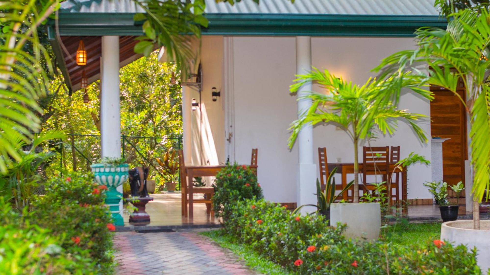 Yala Safari River View Hotel Тіссамахарама Екстер'єр фото