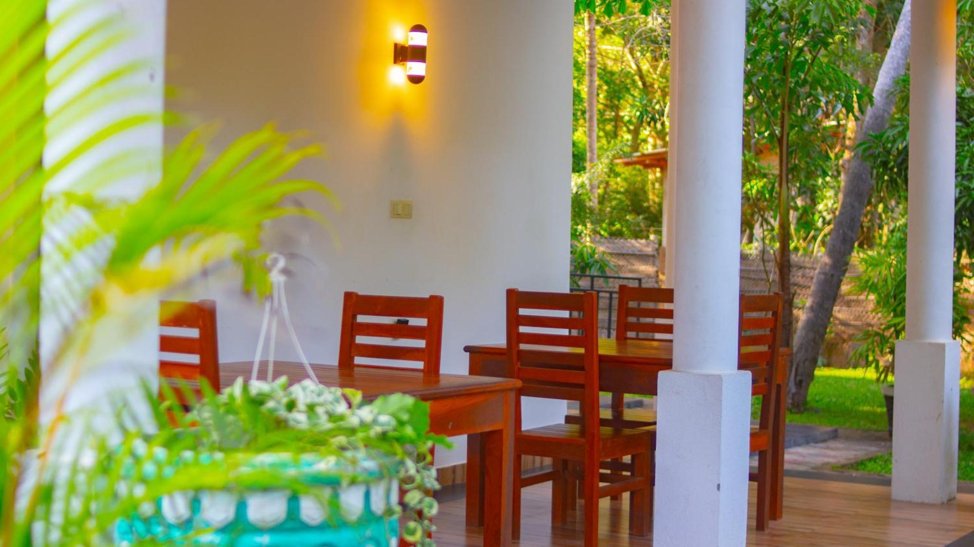 Yala Safari River View Hotel Тіссамахарама Екстер'єр фото